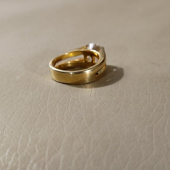 Gold Tone Ring 18KT GE 8mm Round Clear Simulated Diamond Center Stone - Picture 3 of 8